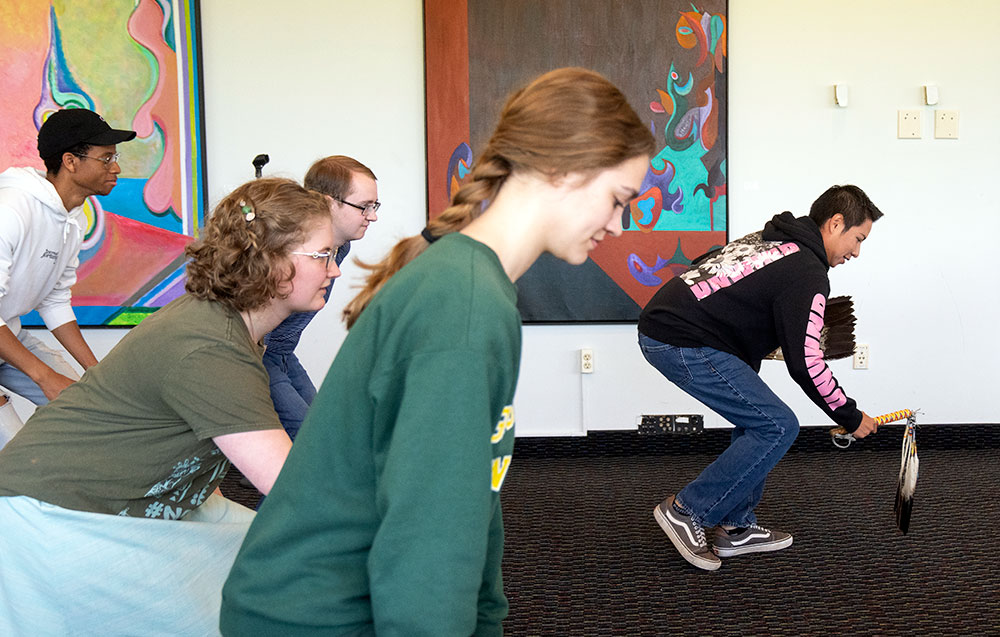 An Artist-in-Residence leads Mason students in an interactive class.